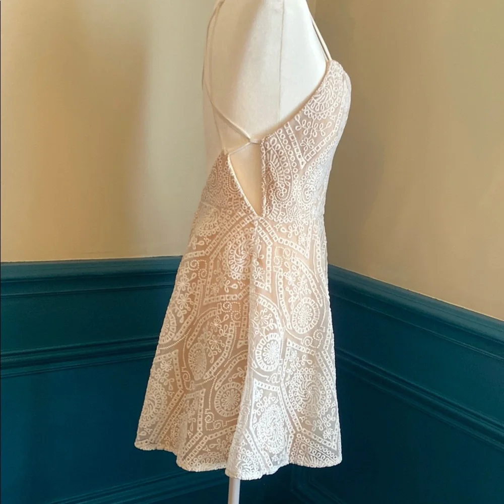 Sale! Intricate Lace Dress, size L - Picture 2 of 14